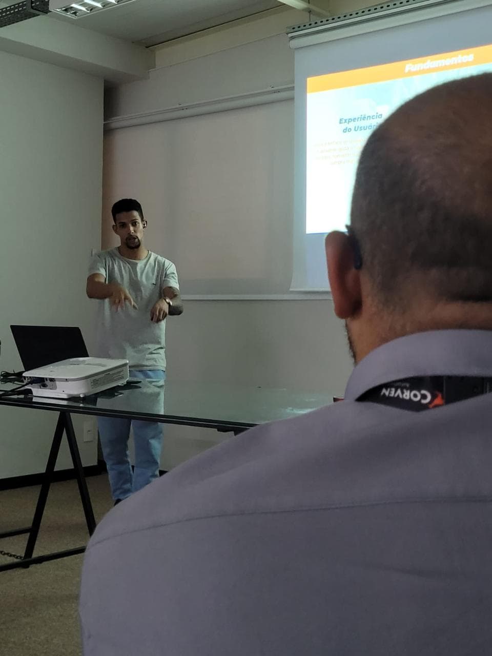 Pedro Candido apresentando fundamentos de e-commerce